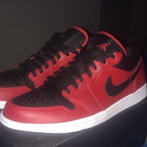 Nike Air Jordan 1 low (MEN US 10)